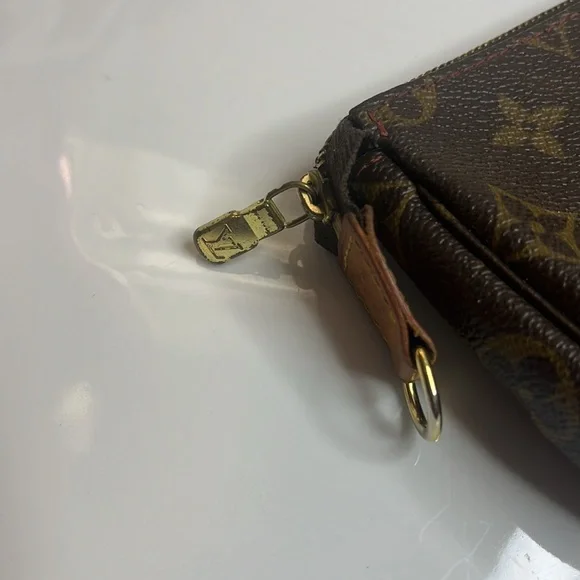 LOUIS VUITTON CHERRY 🍒 MURIKAMI POCHETTE VINTAGE - Picture 7 of 10